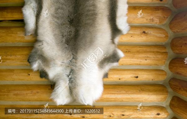 日志壁掛馴鹿毛皮