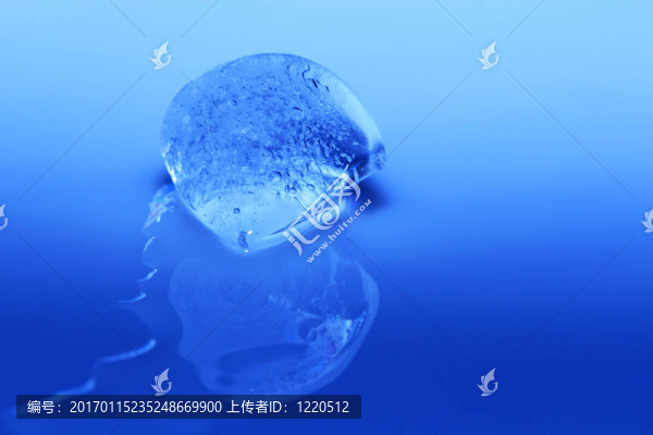 冷得像冰