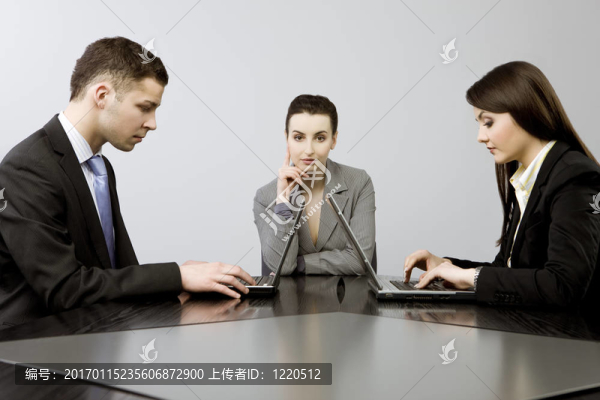 一起經(jīng)營