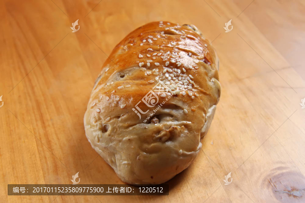 核桃和葡萄面包
