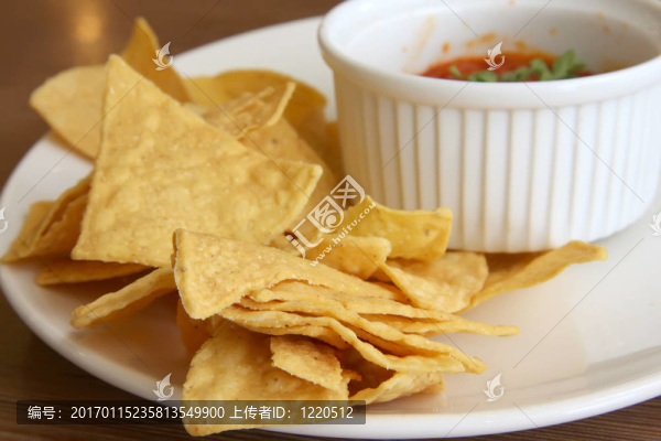 玉米片和莎莎