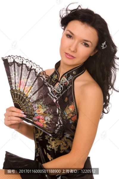 拿扇子的女人