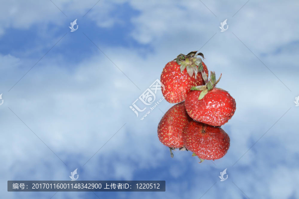 草莓在天空