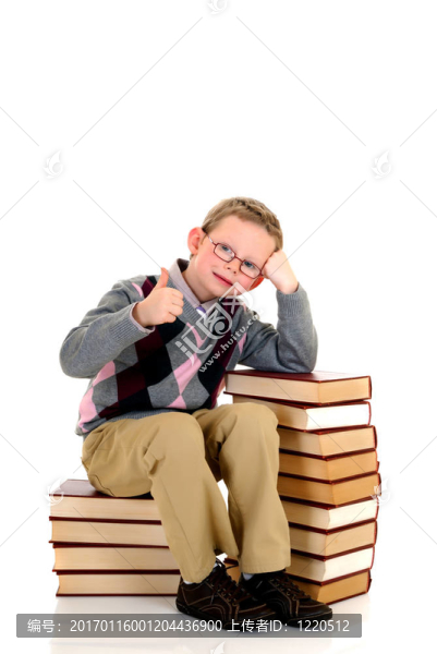 帶百科全書的小男孩