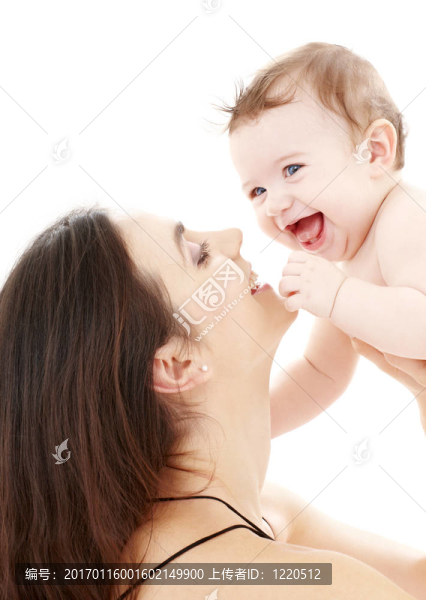笑藍(lán)眼睛的嬰兒玩媽媽