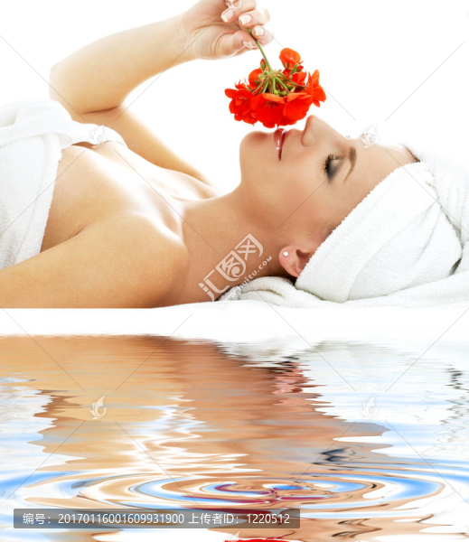 白沙灘上的紅色氣味