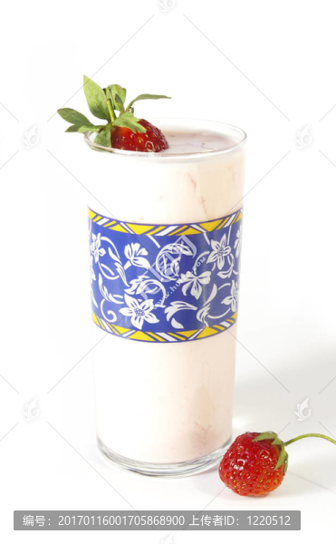 酸奶和草莓杯