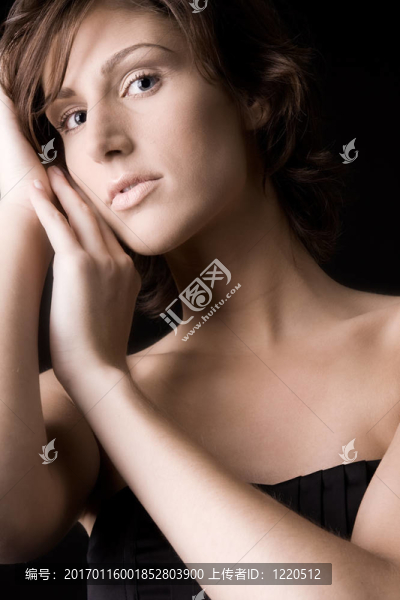 一個美麗的年輕女子的肖像