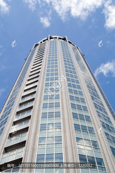 具有反射窗的高層現(xiàn)代建筑。莫斯科；俄羅斯。