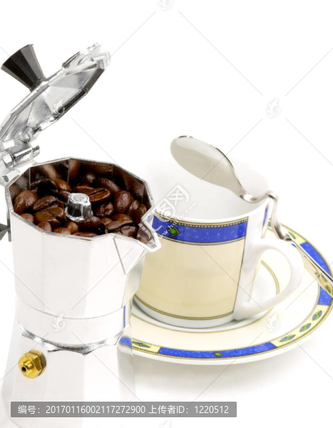 摩卡咖啡機和杯