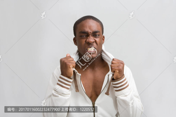 年輕人生氣的家伙
