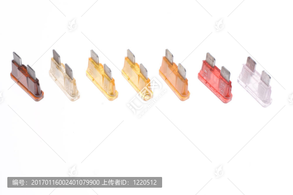 白色的汽車保險(xiǎn)絲