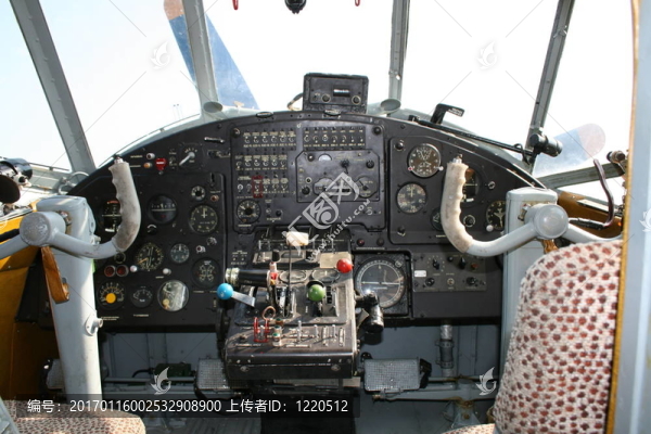 老飛機(jī)駕駛艙