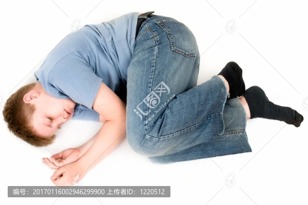 睡覺的小男孩