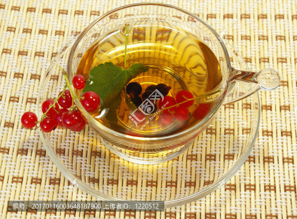 紅醋栗和草藥茶