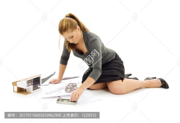 建筑師與房子模型的女孩
