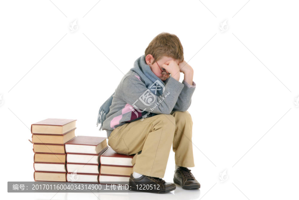 帶百科全書的小男孩