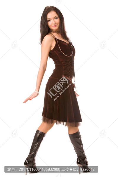 穿著棕色衣服的女人