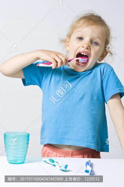 孩子刷牙