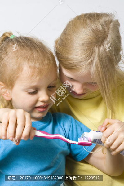 孩子刷牙