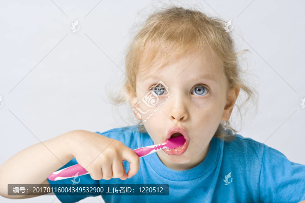 孩子刷牙