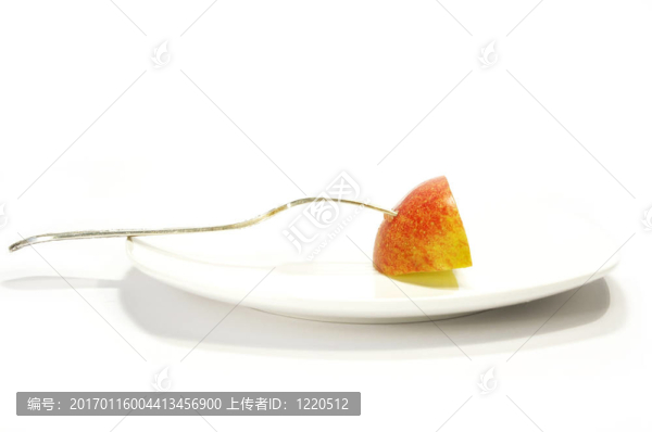 盤子上的成熟的蘋果