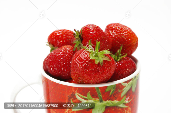 Strawberry在杯子里