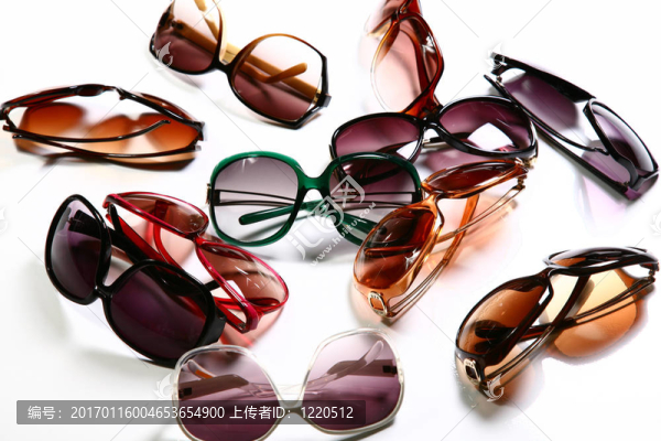 時(shí)尚太陽(yáng)鏡-匯圖網(wǎng) www.fosd68.com 時(shí)尚太陽(yáng)鏡