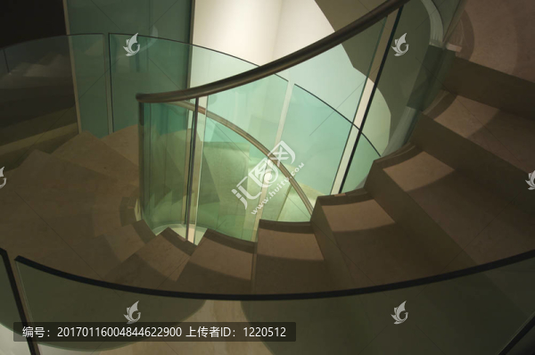 宏偉螺旋樓梯抽象
