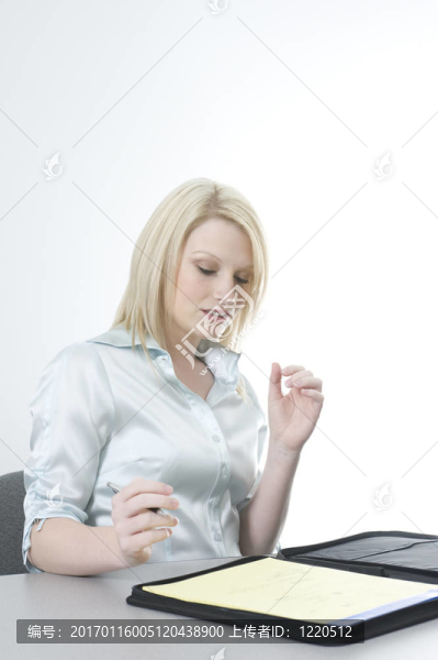 女人與筆記本