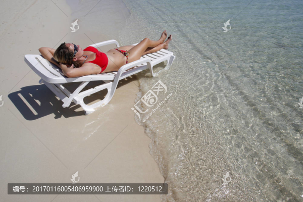 海灘上的女人