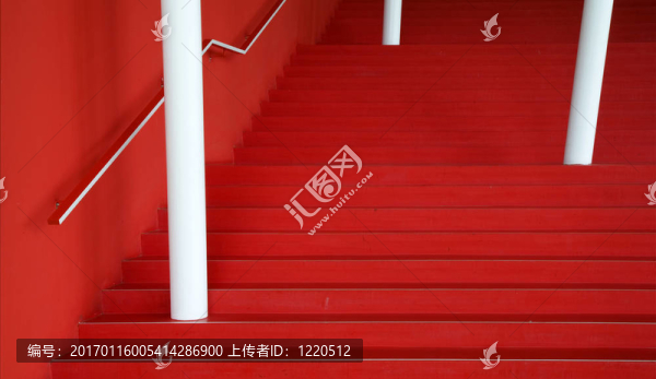 紅色的樓梯摘要