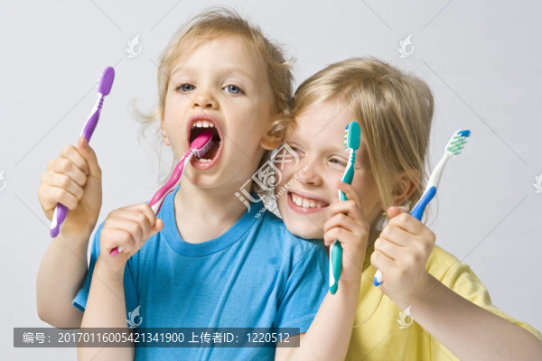 孩子刷牙