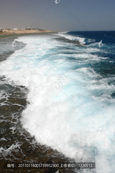 白色的水浪