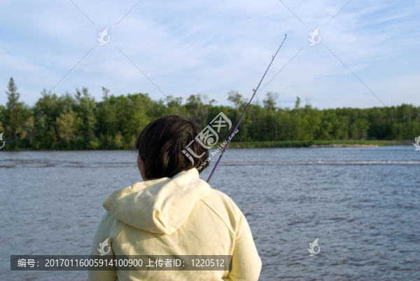 釣魚的女孩