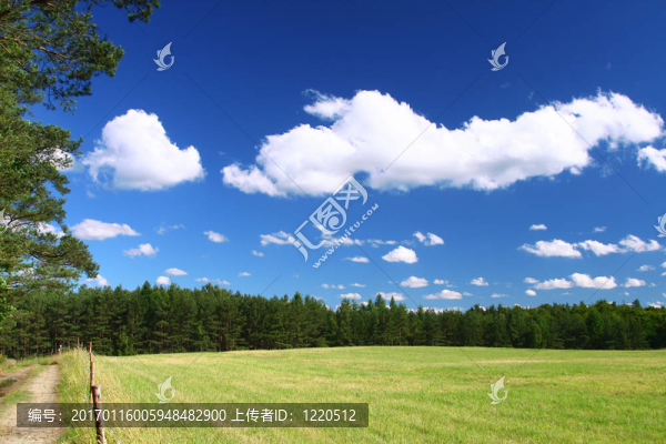 風(fēng)景如畫(huà)的鄉(xiāng)村公路和2