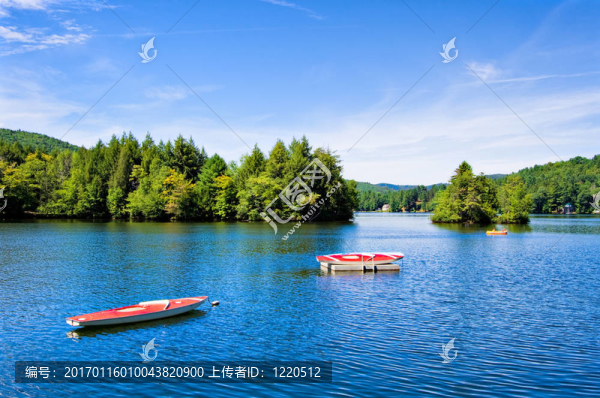 山上的湖