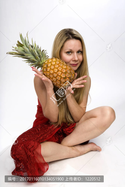 金發(fā)碧眼的菠蘿