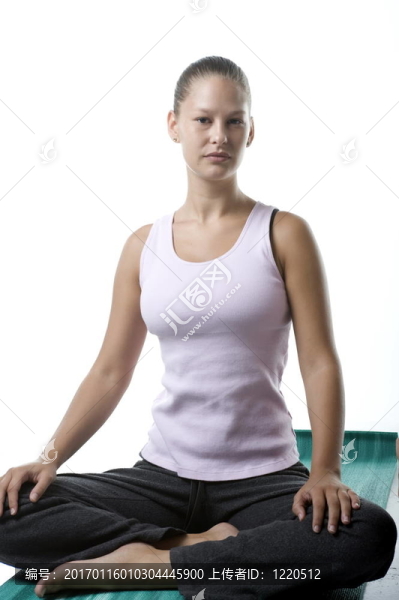 瑜伽墊上的女人
