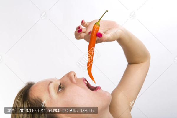 女人與胡椒