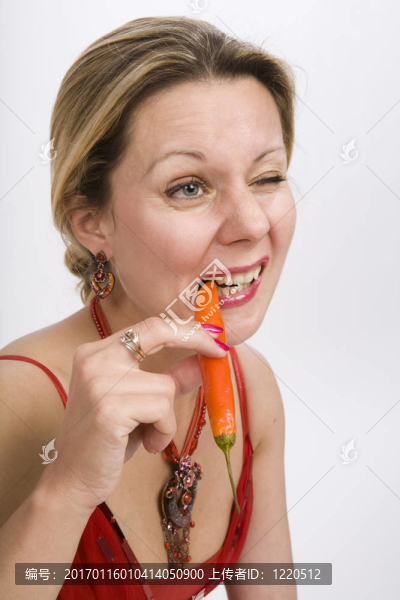 金發(fā)女郎與胡椒