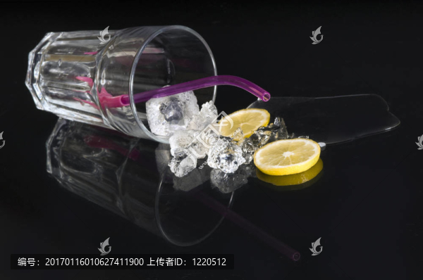 倒下的玻璃