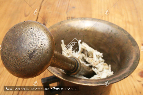 古色古香的研缽和杵