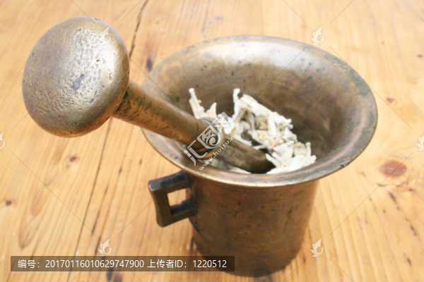 古色古香的研缽和杵