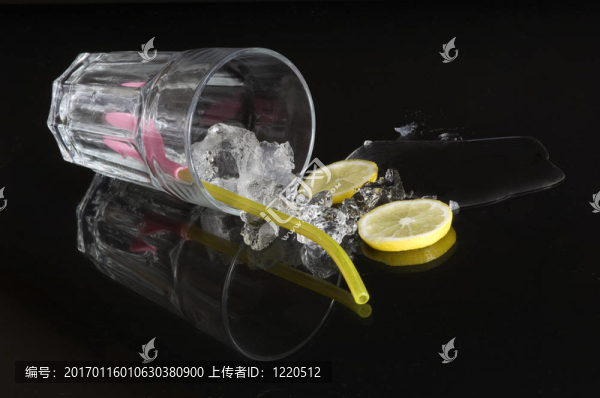 倒下的玻璃