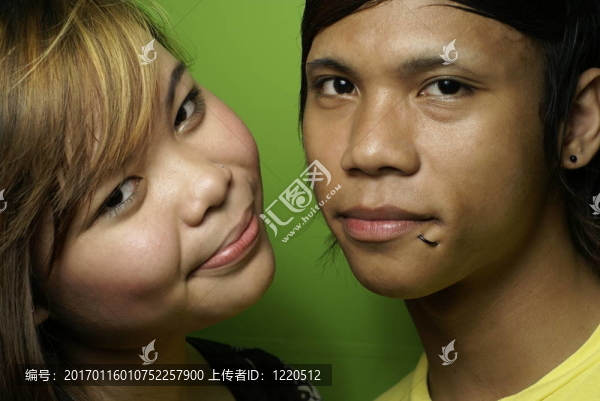快樂的亞洲夫婦