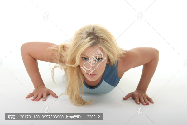 年輕婦女鍛煉