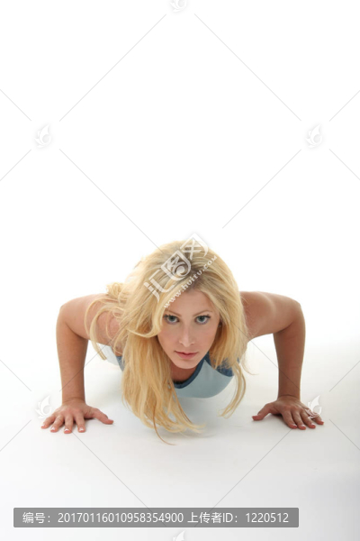 年輕婦女鍛煉