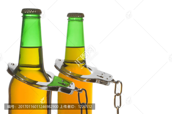 啤酒和手銬-酒后駕駛的概念