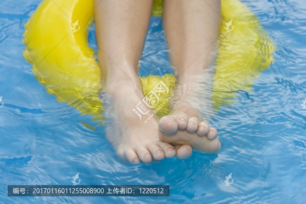 在兒童戲水池